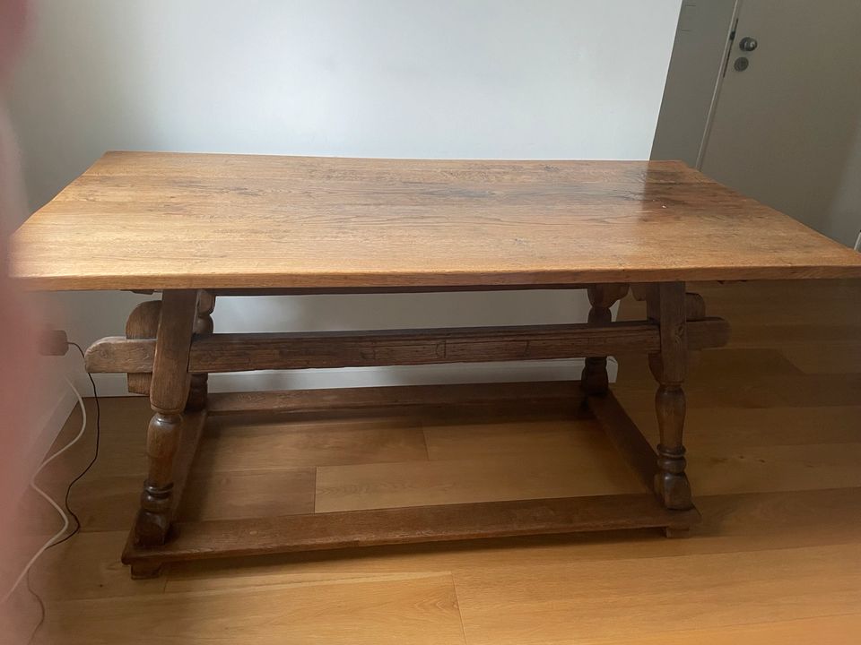 Schöner alter Holztisch, Eichentisch, Esstisch, Schreibtisch in Köln