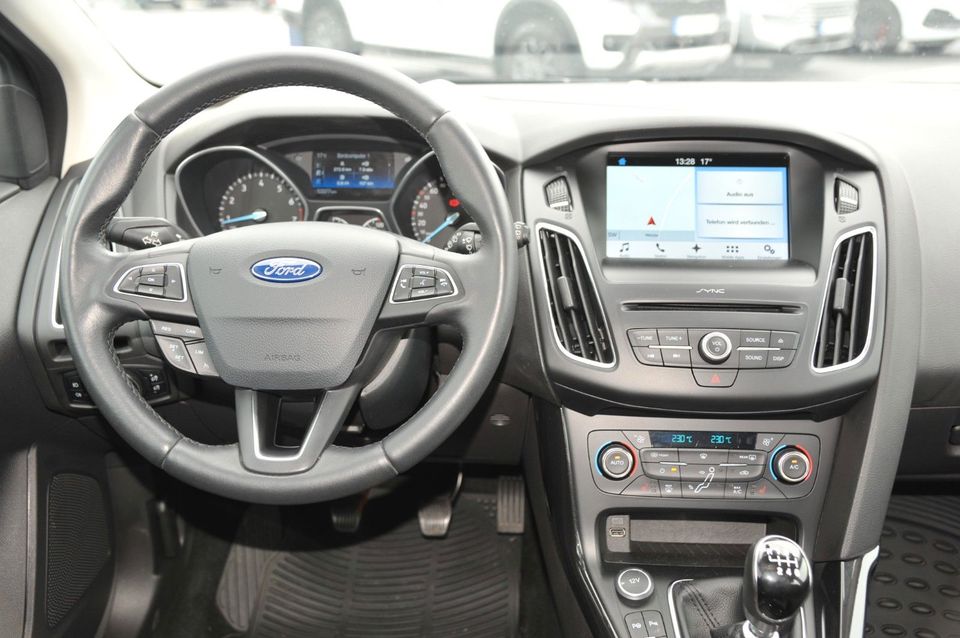 Ford Focus Lim. Titanium 1.0 EcoBoost NAVI 1.Hand! in Wetzlar