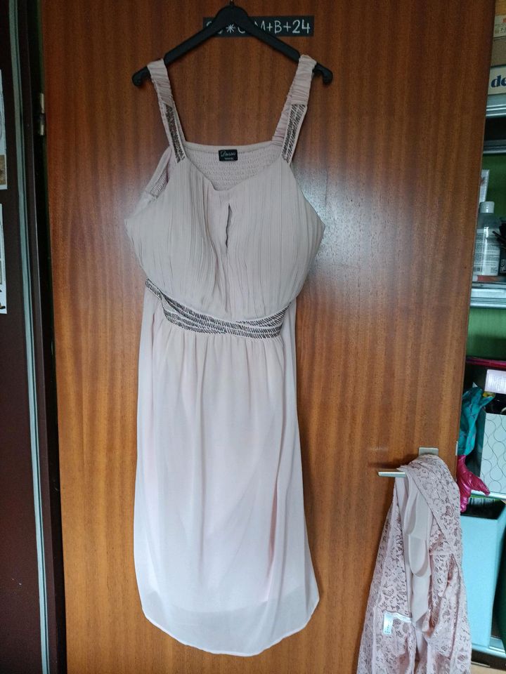 Kleid mit passendem Tuch und Bolero in Wachtendonk