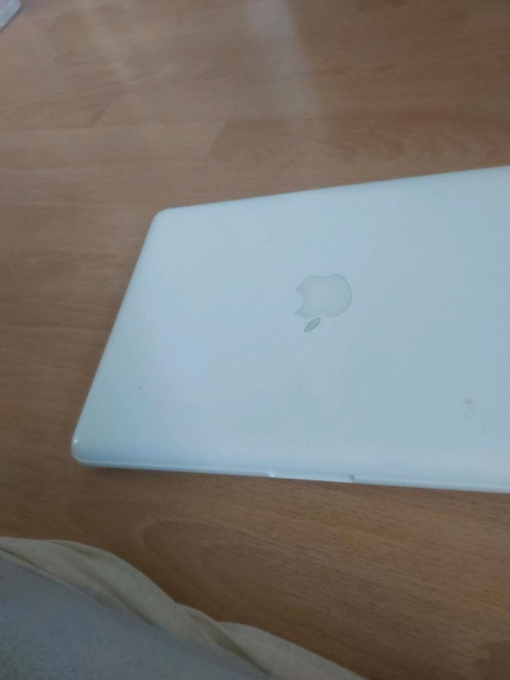 Apple MacBook 2009 in Minden