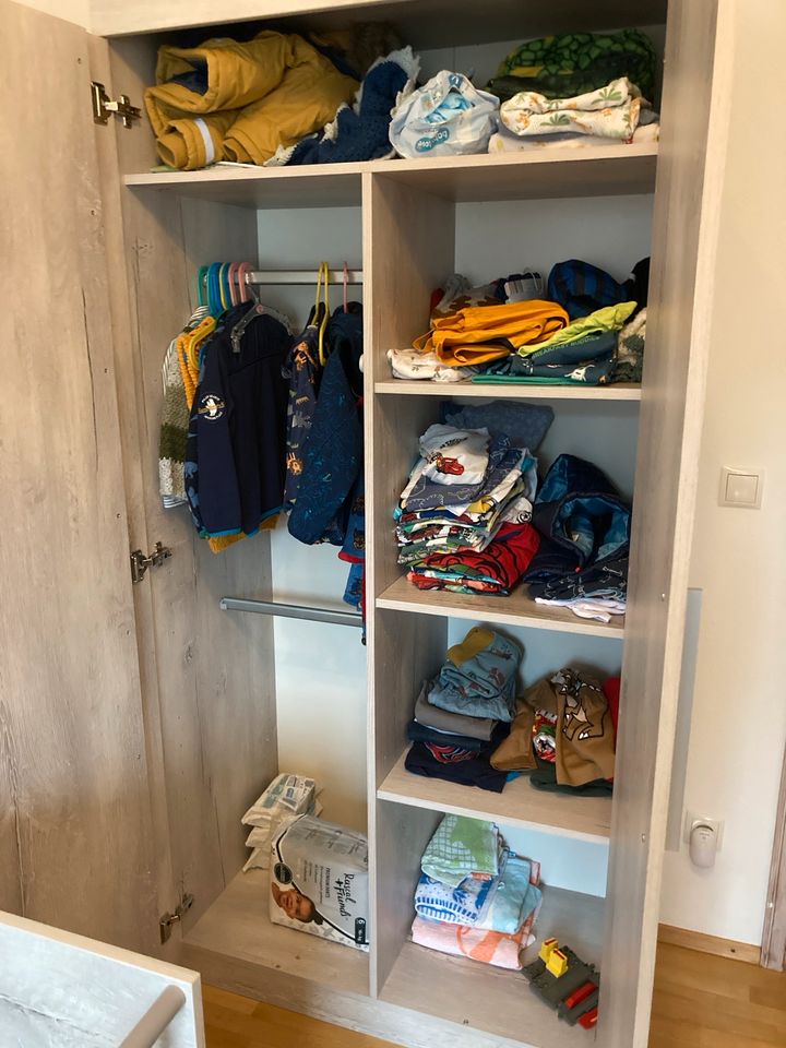 Kinderzimmer * Babybett * Wickelkommode * Schrank in Neuwied