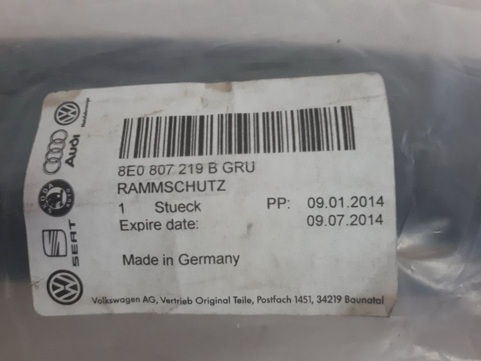 Audi A4, Original Rammschutzleiste  vo/li 8E0807219B GRU, neu OVP in Homburg