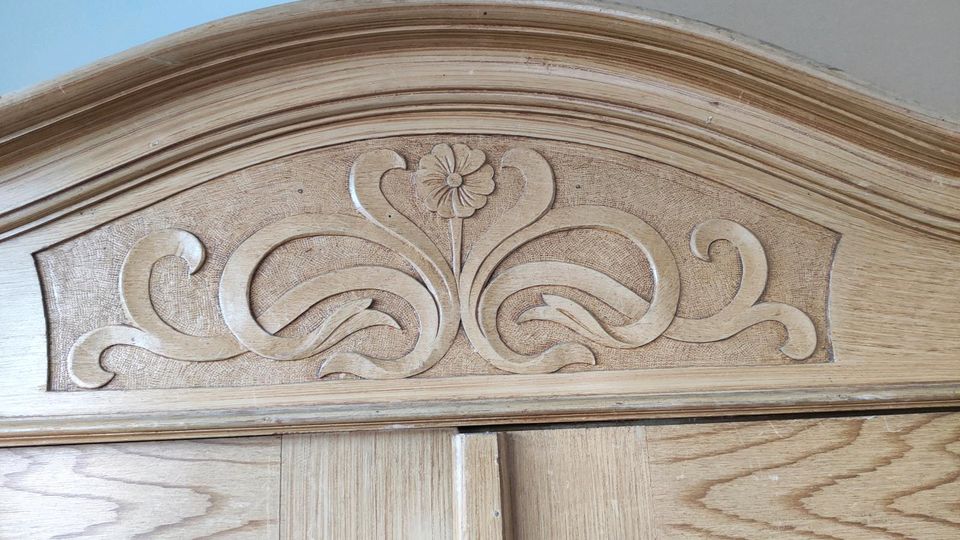 Massivholz handgefertigter Kleiderschrank Jugendstil 19 JH in Waiblingen