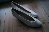 Weißer Pumps mit Muster von Peter Kaiser in Gr. 4 (37), Leder Duisburg - Rheinhausen Vorschau