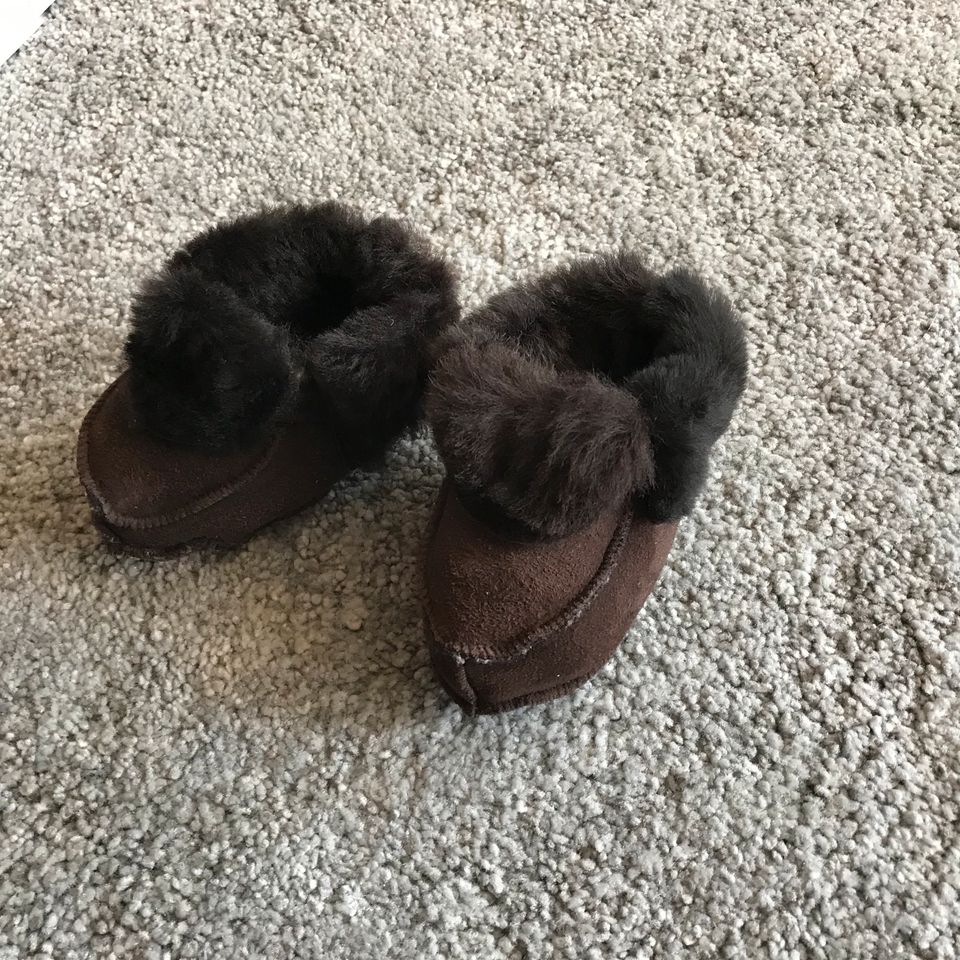 3 Paar Baby-Winterschuhe Gr 19/20/21 Wildleder, Fleece in Frankfurt am Main