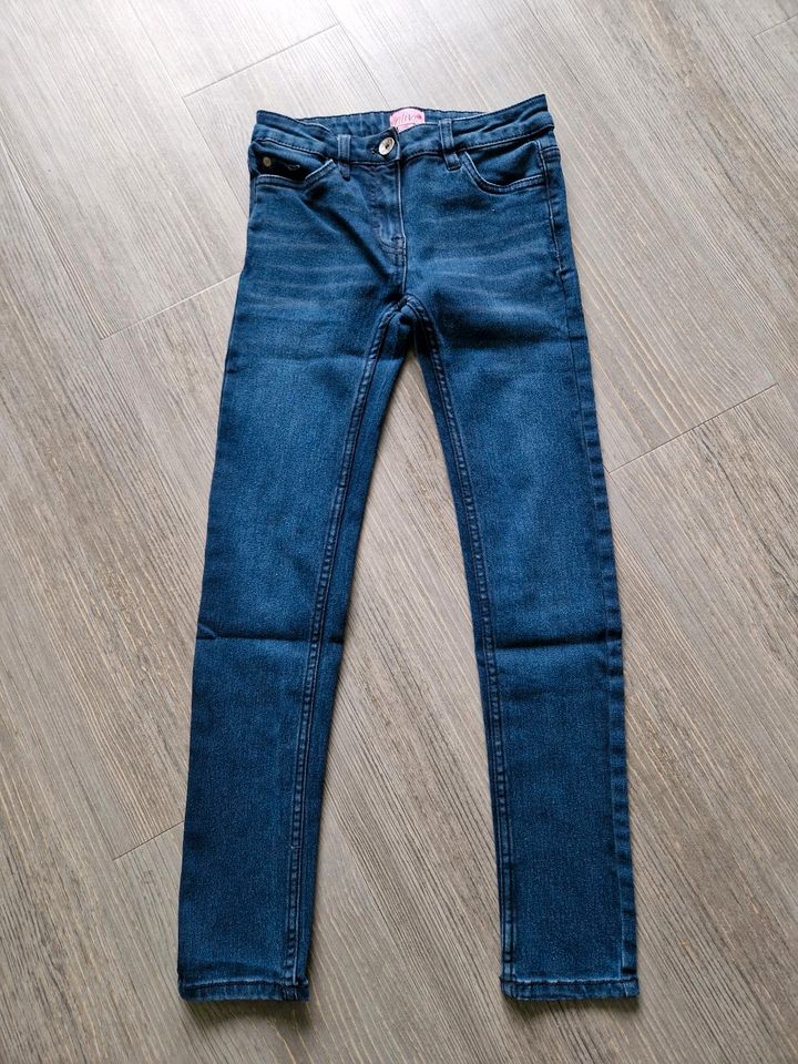 3 Jeans f.Mädchen Gr. 146 2x Schlaghose v.H&M in Schweinfurt