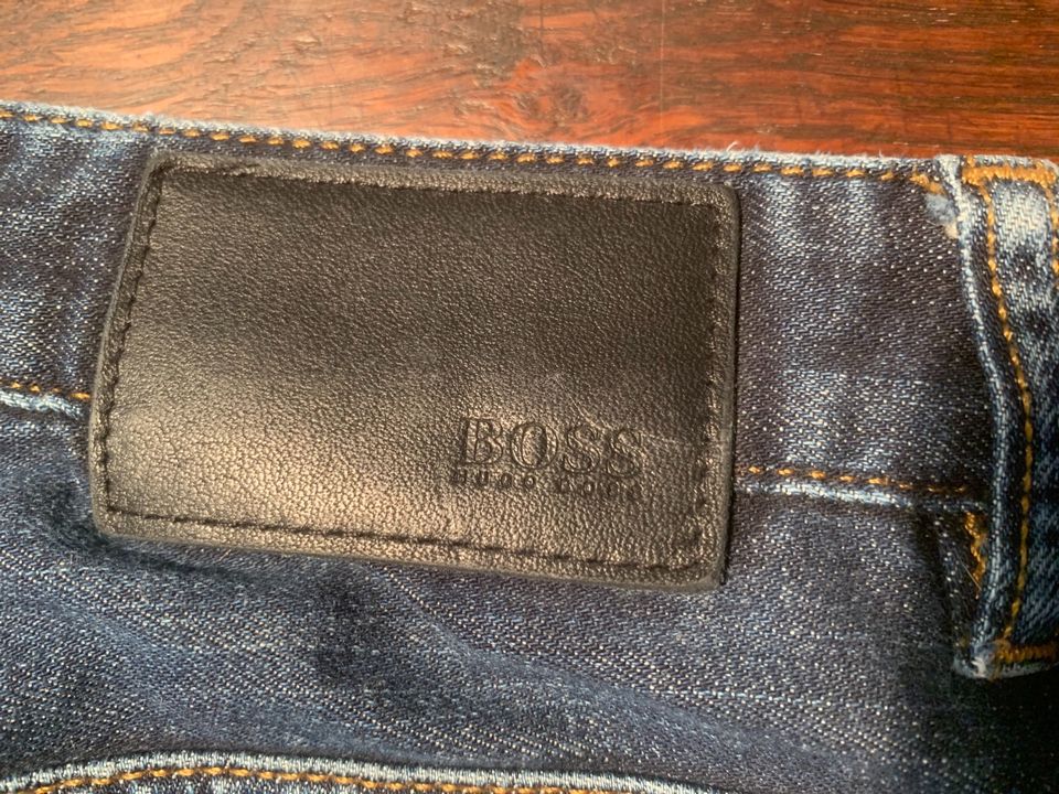 Hugo Boss Jeans 30/32 in Budenheim