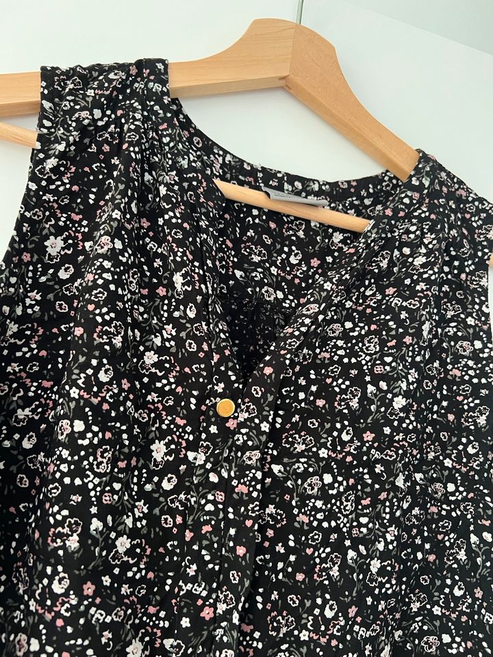 Oberteil Top Bluse von Vero Moda, schwarz mit Blumen in Gr. S in Weil im Schönbuch