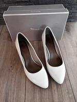 Pumps Tamaris weiß Gr. 40 Brautschuhe Hochzeit Nordrhein-Westfalen - Arnsberg Vorschau