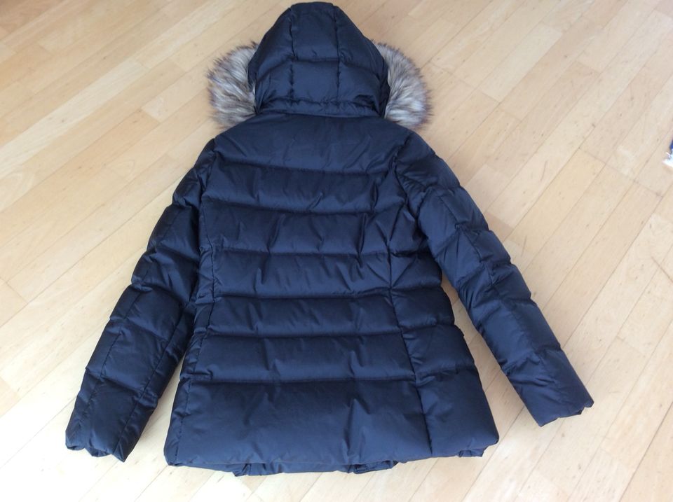 Tommy Hilfiger Winterjacke Gr. M Neu ohne Etikett in Meschede