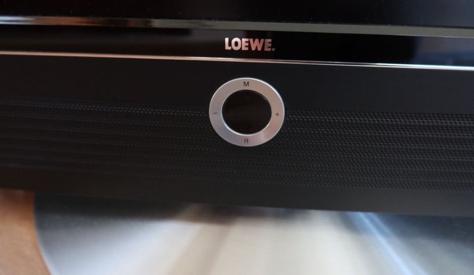 LOEWE Fernseher Art 42 SL Full-HD+ 100 - voll funktionsfähig in Frankfurt am Main