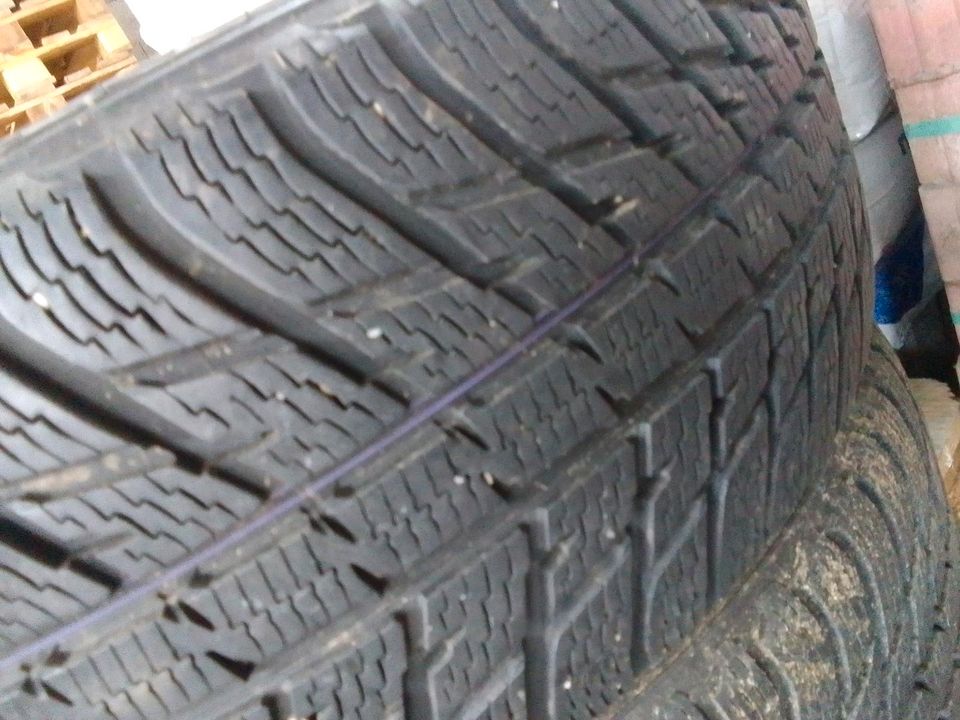 nokian Winterreifen für einen T5 235 55 R17 103 XL in Kronach