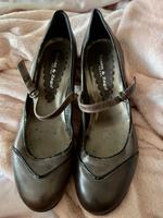 Schöne Spangenpumps in taupe Leder Gr. 40 Zanon & Zago* Hessen - Hanau Vorschau