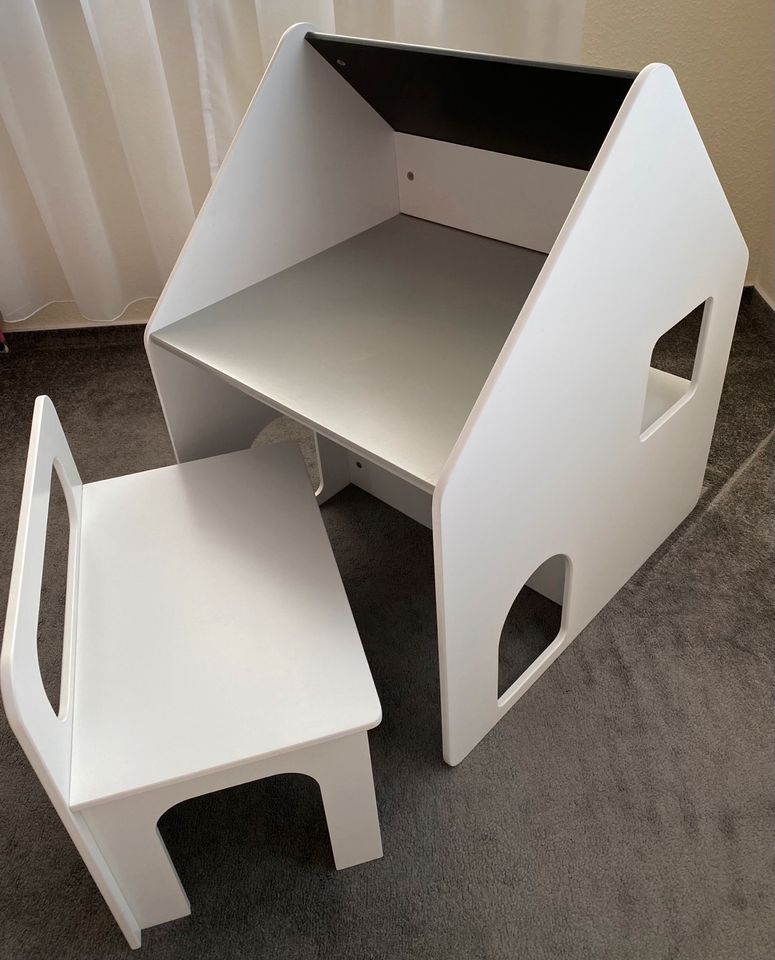 Kinder-Schreibtisch *Malplatz* mit Stuhl *Haus-Form* in Schönefeld
