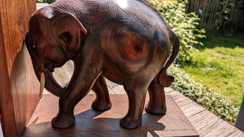 Schöne Bücher Stützen Holz Elefanten Stoßzähne echt, Kolonialstil in Bergisch Gladbach