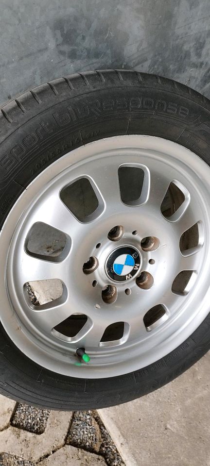 BMW Gullideckel Alufelgen mit Sommerreifen 16 Zoll, e36, e46 in Wartenberg