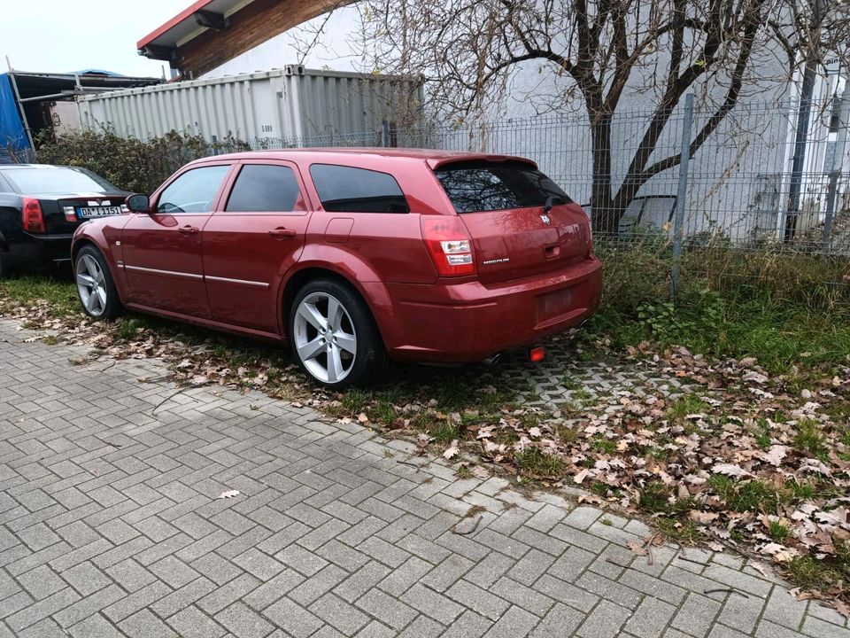 Dodge Magnum R/T RWD SRT8 Ausstattung in Donaueschingen