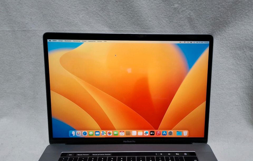 MacBook Pro 2017 15" i7 CPU 256GB in Duisburg