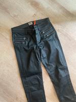 gewachste schwarze enge hose/jeans (leder like) XS Berlin - Tempelhof Vorschau