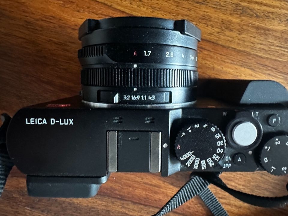 Leica D Lux Typ 109 +250€ Extrazubehör zu verkaufen! in Berlin