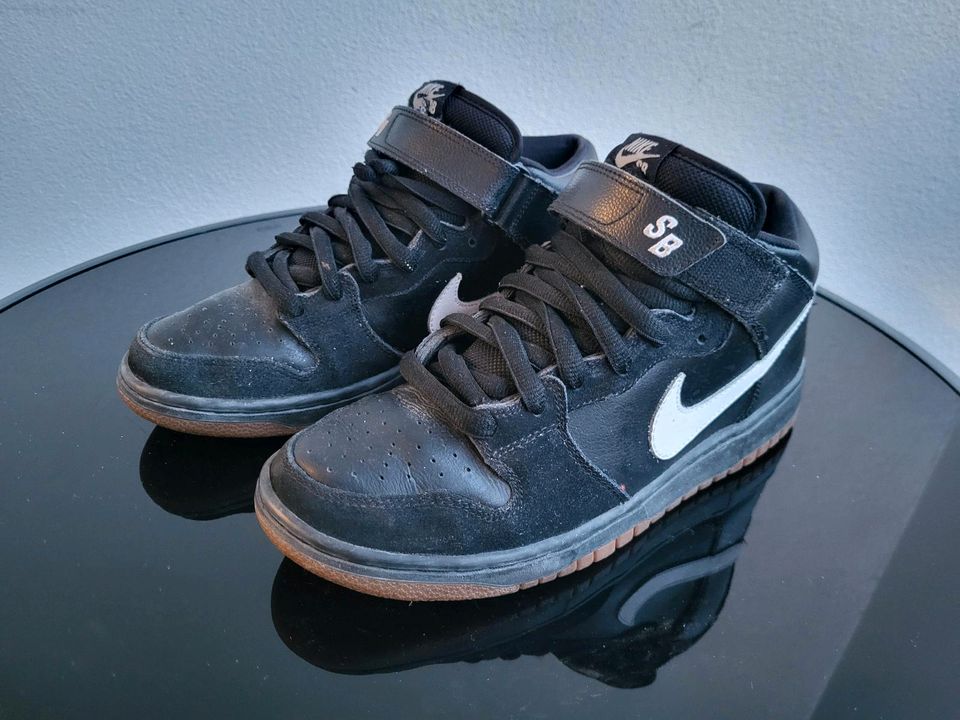 Nike SB Dunk Mid Pro Black/White 42 Sneaker in Karlsruhe