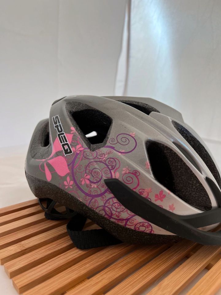 Grauer Fahrradhelm, für Mädchen, bzw. kleine Köpfe in Fürstenau