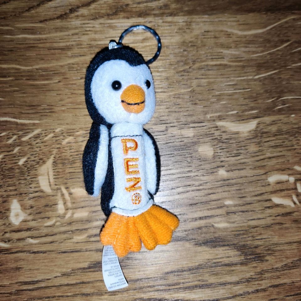 PEZ Pinguin Schlüsselanhänger Stoff Überzug ca 10cm x 4cm Sammler