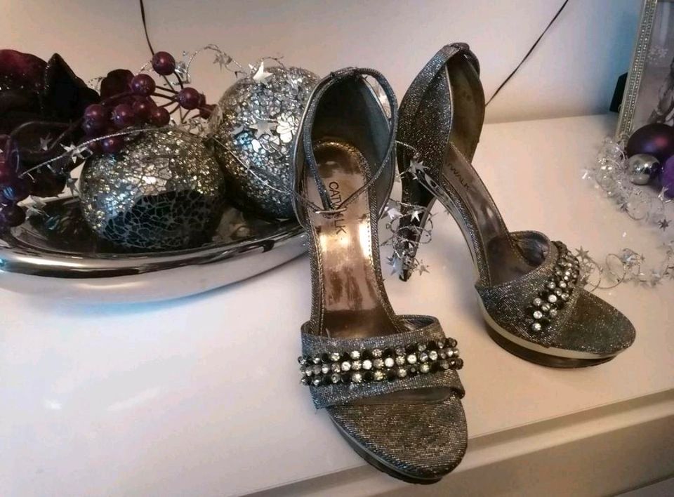 High Heels Gr 39 Schuhe in silber schwarz glitzernd NEU in Gifhorn