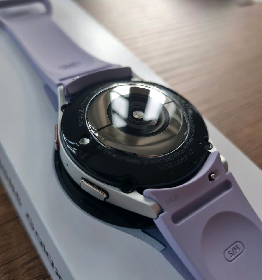 Samsung Galaxy Watch 5 Silber Lila Top Gepflegt in Tübingen