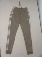 adidas Originals Jogginghose Gr. XS Beige Modell SST TT P Firebir Mitte - Wedding Vorschau