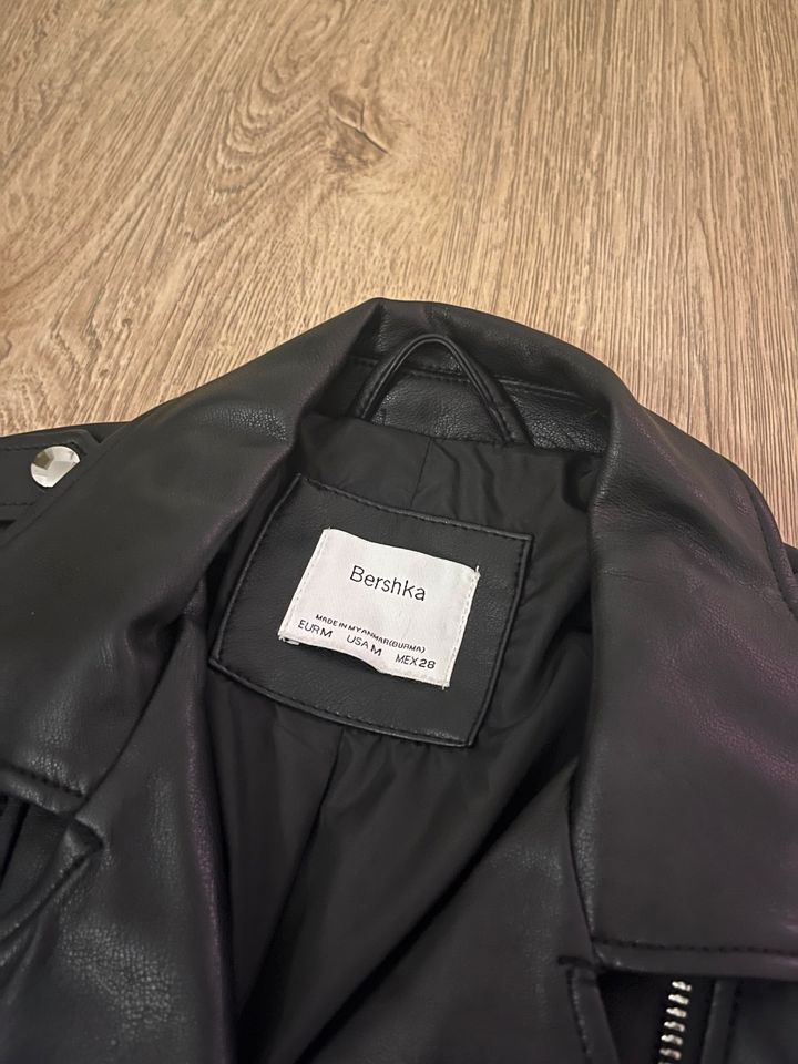 Lederjacke von Bershka in Nienburg (Weser)