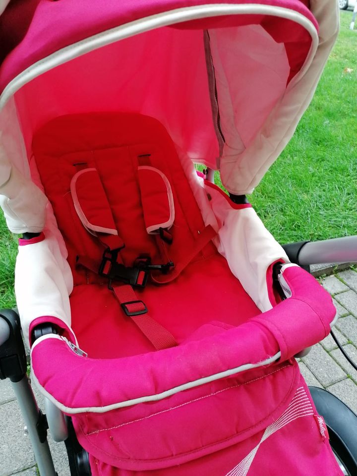 Kinderwagen Himbeer-Farbe in Dortmund