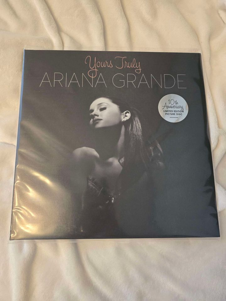 Ariana Grande - Yours Truly Vinyl Picture Disc Schallplatte in Burgthann 