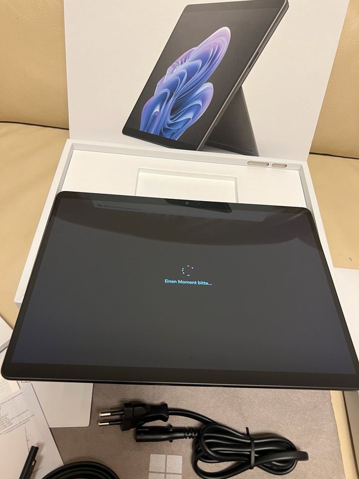 Microsoft Surface Pro 9. Intel Core i5-8GB-256GB. Garantie. in Rostock