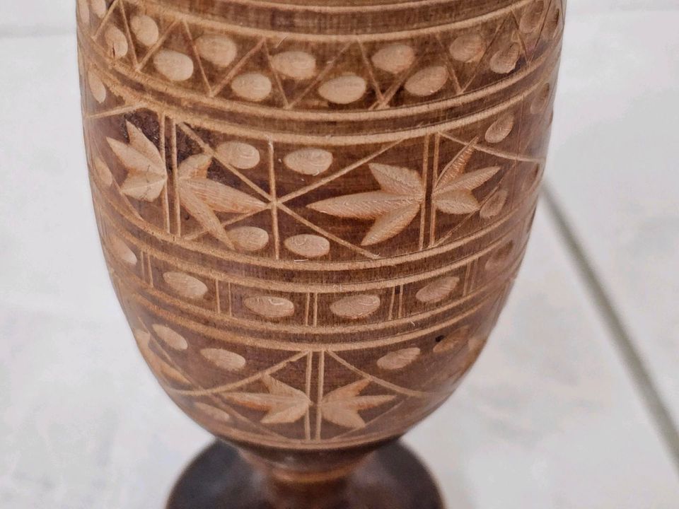 Geschnitze Vase aus Holz, Vintage in Berlin