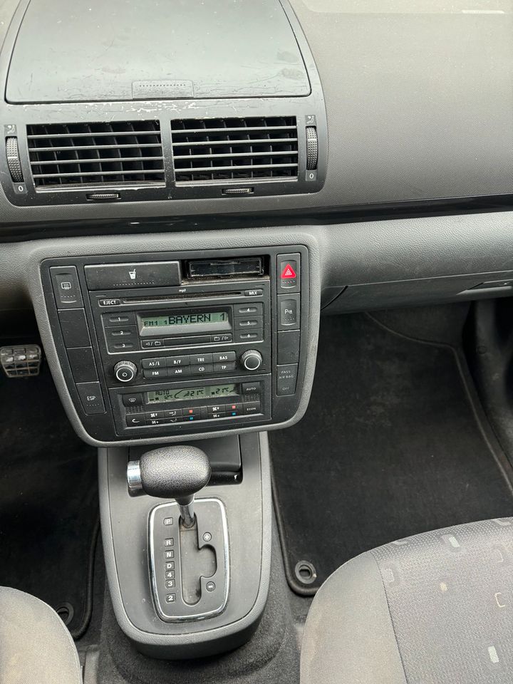 VW Sharan 1,9 TDI Automatik 7 Sitzer Klima TÜV 01/26 in Haßfurt