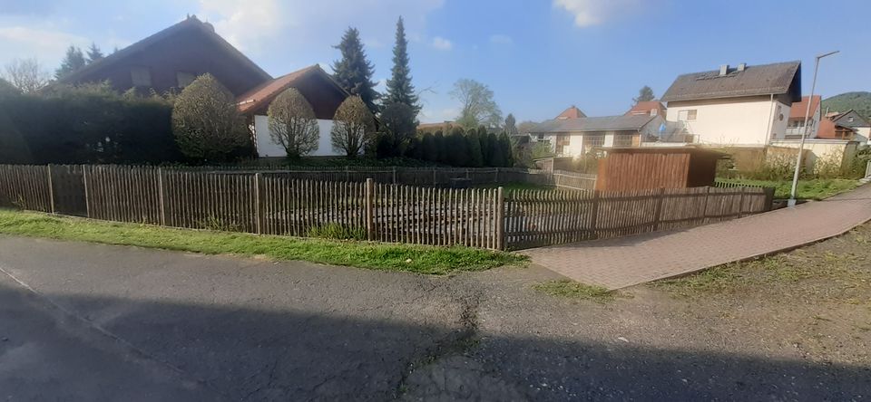 Eingezäuntes Garten Grundstück mit Geräteschuppen zu Verpachten in Schenklengsfeld