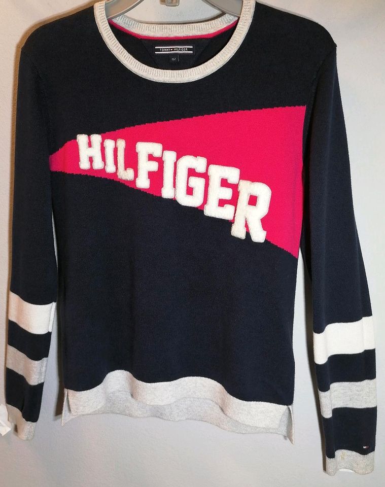 Tommy Hilfiger Kleider und Pullover, Gr. 140,152 in München