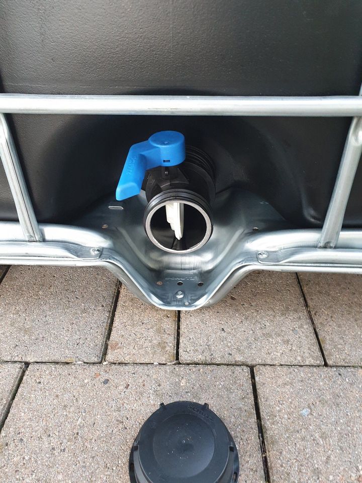 Schwarze & Weisse 1000Liter IBC Container, Wassertank, Regentonne in Bad Salzuflen