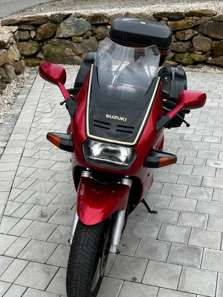 Suzuki GSX 1100 F GV72C in Rinchnach