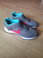 Nike Sneaker Gr 39 Turnschuhe für Damen, Mädchen Niedersachsen - Grasleben Vorschau