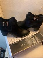 Ellie Goulding Schuhe/Stiefelette (40) NEU ❤️ schwarz-gold Wandsbek - Hamburg Bramfeld Vorschau