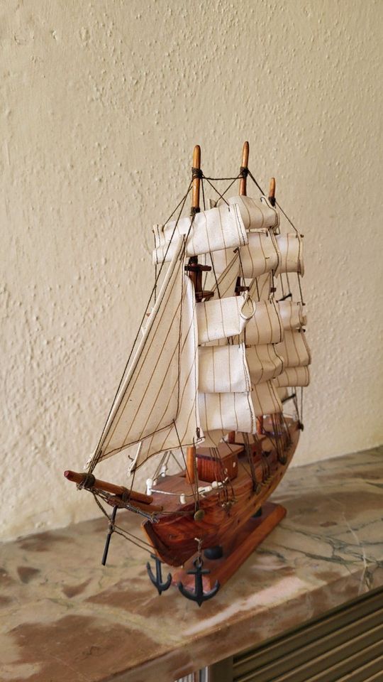 Segelschiff Holzmodell Standmodell Segler 3 Mast in Bad Staffelstein