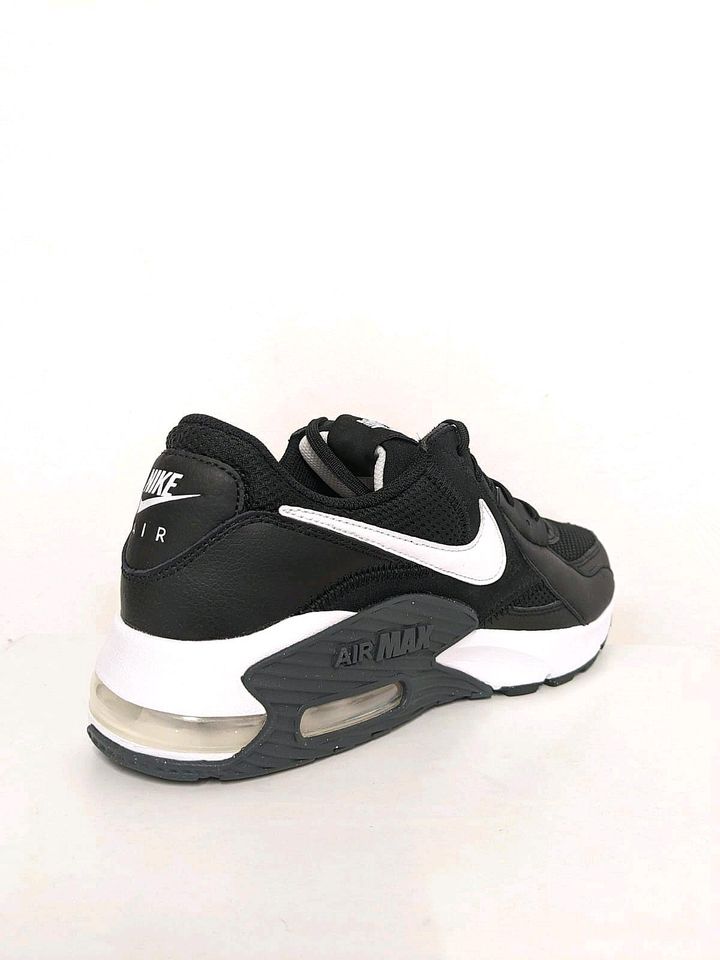 Neu Unisex Sneakers Nike Gr 42. Gr 42,5 in Ottweiler