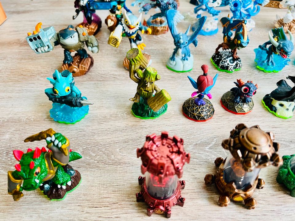 SKYLANDERS Figuren, Fahrzeuge, Portale und Spiele für PS3 in Eisenach