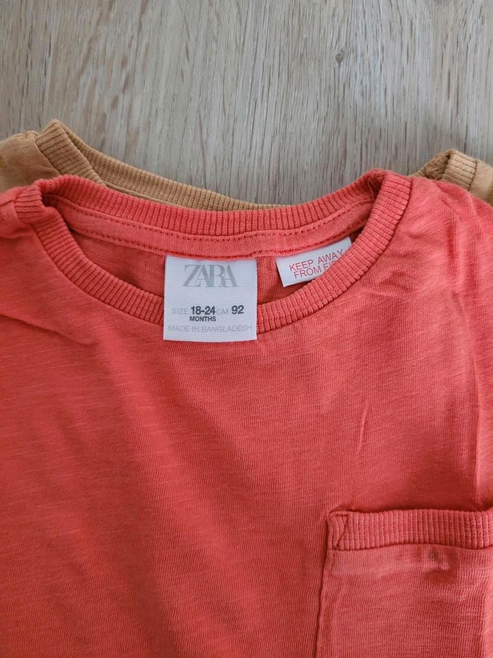 T-Shirts von Zara, Gr. 92 18-24 Monate, brauch, orange, rosa in Bad Herrenalb