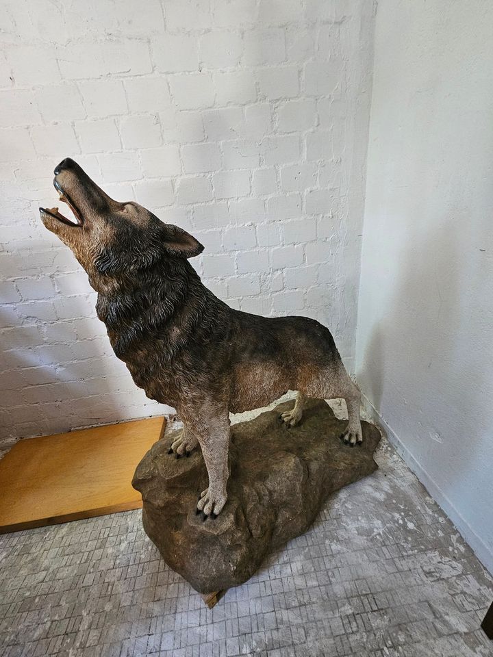 Wolf Skulptur lebensecht schwer Tarka Gallery 1997 in Wahlstedt