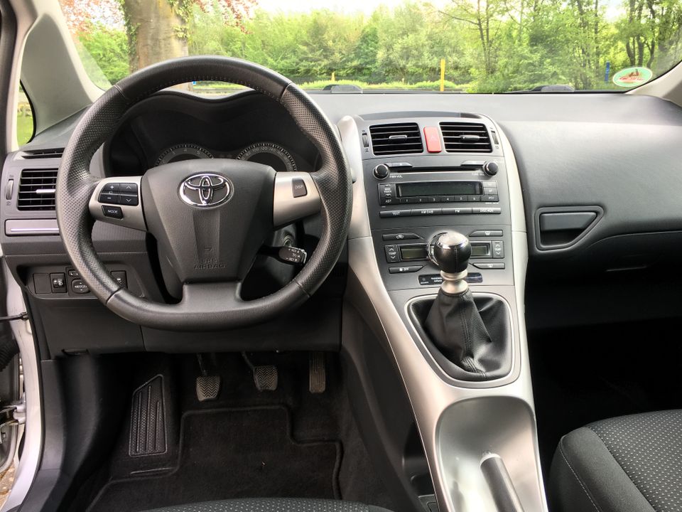 Toyota Auris 1.6 Edition*TÜV NEU*erst 94tkm*Anhängerkupplung in Gelnhausen