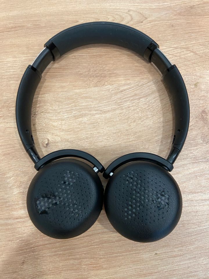 AKG Y500 Kopfhörer Bluetooth in Laxten
