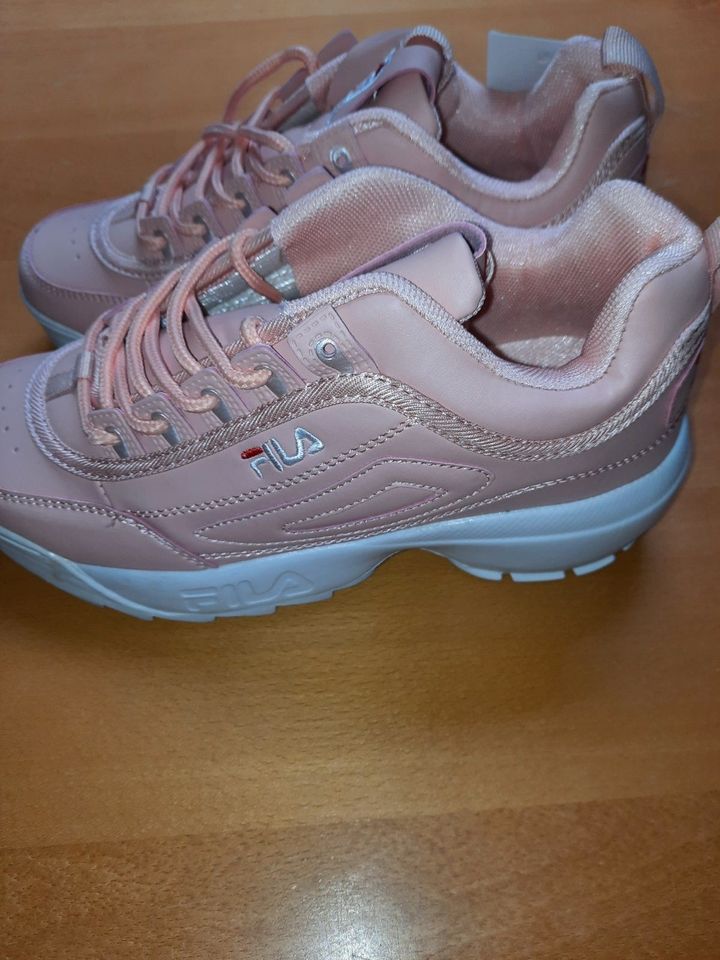 Neue Fila Sneaker für Damen Größe 38, US 6.5, UK 6 in Rosa/weiß in Patersberg